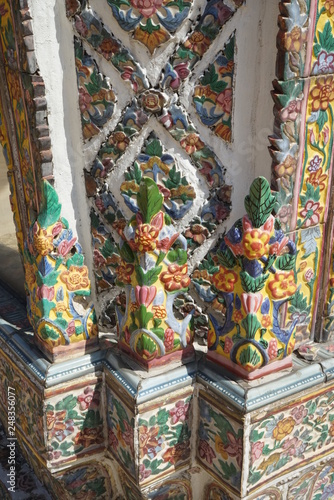 Base d'un pilier dans un temple boudhiste de bangkok