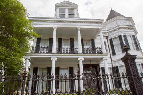 Tableau sur toile Women's Opera Guild House in Garden District of New Orleans, Louisiana, USA