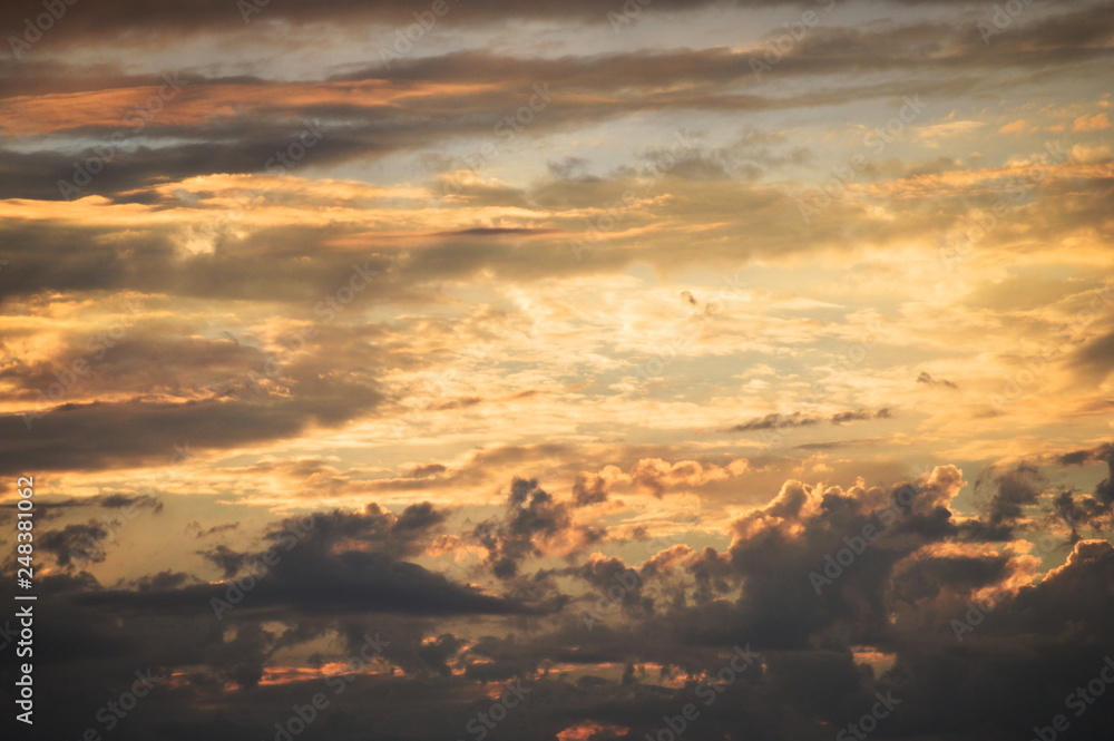 Fototapeta premium A mixture of sun and clouds