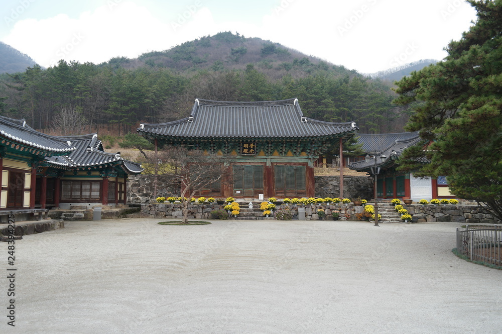 Fototapeta premium Wibongsa Buddhist Temple