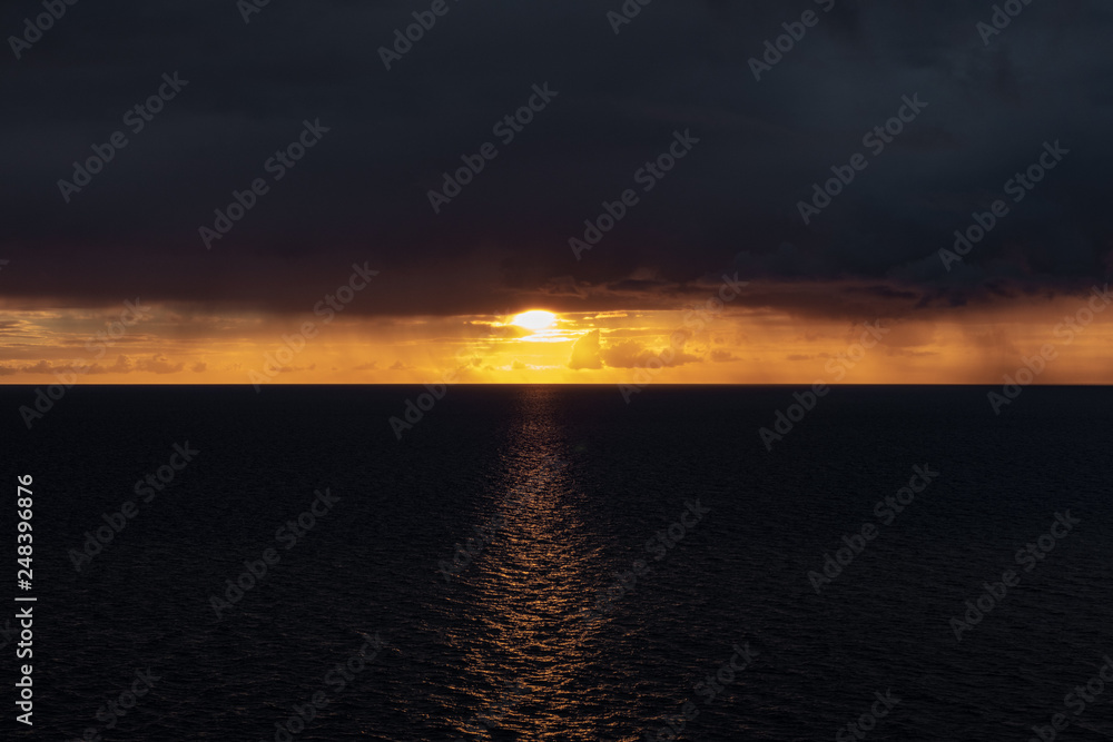 Obraz premium sunset over the sea