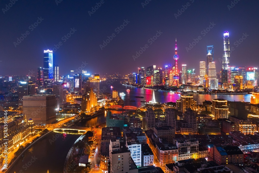 Fototapeta premium Widok z lotu ptaka Shanghai Pudong w nocy