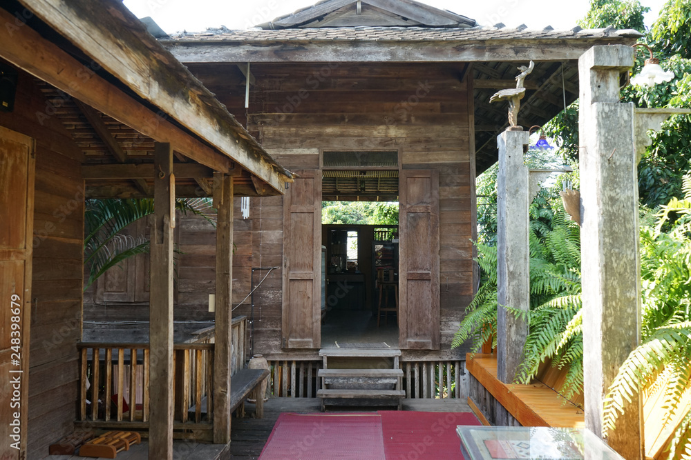 Terasse et passerelle maison ancienne bois Thaïlande Terasse et passerelle maison ancienne bois Thaïlande