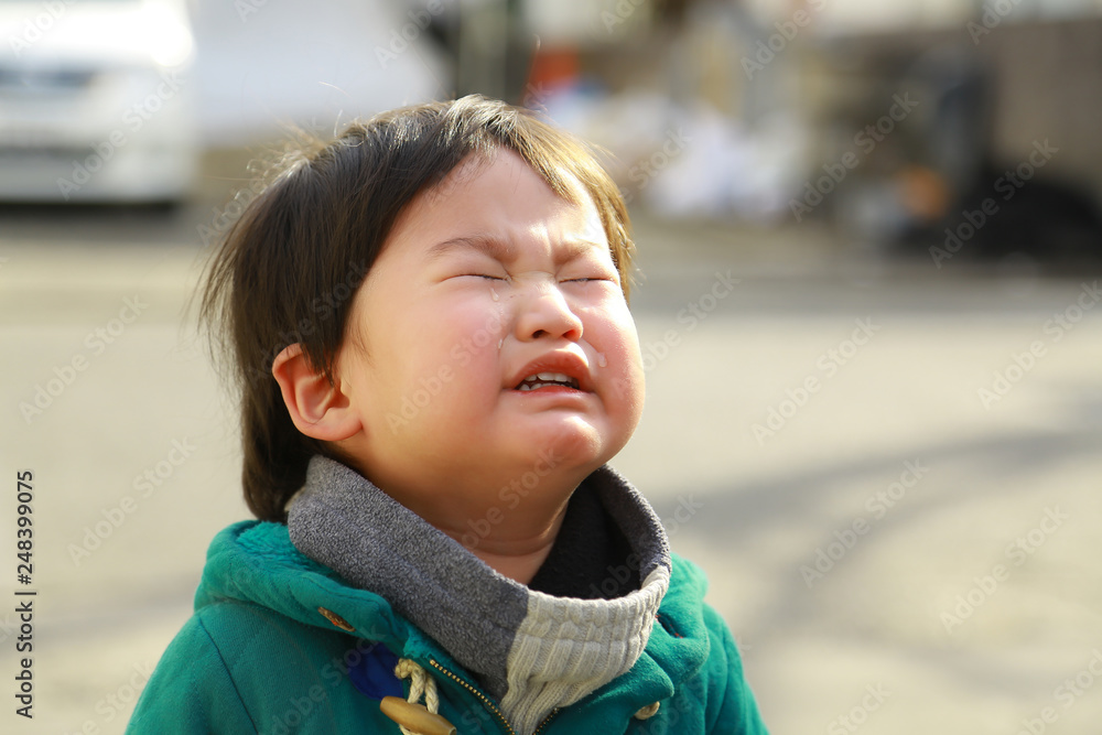 泣く男の子 泣く男の子
