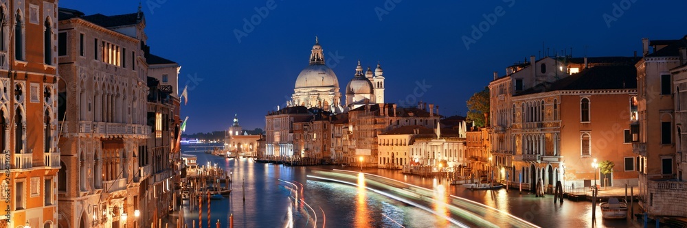 Naklejka premium Venice Grand Canal viewed at night