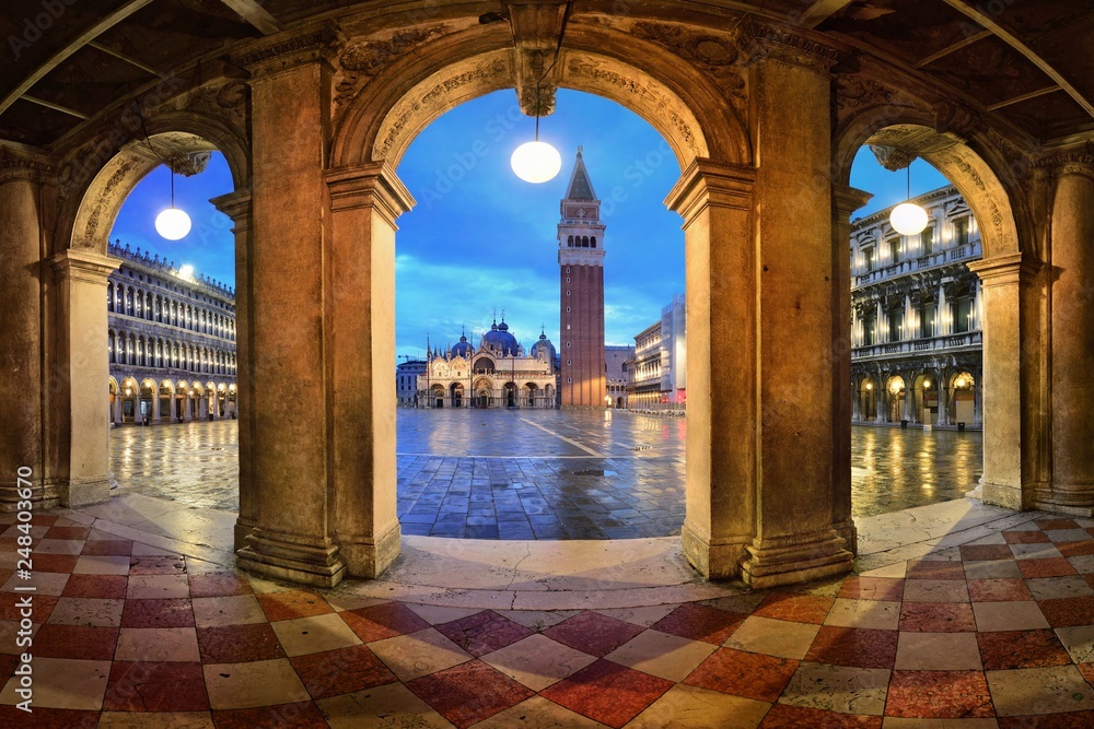Piazza San Marco hallway night view
