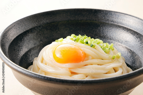 釜玉うどん　Kamatama-udon. Japanese udon with raw egg. photo