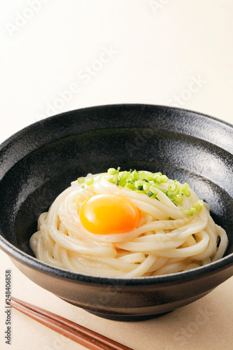 釜玉うどん　Kamatama-udon. Japanese udon with raw egg. photo