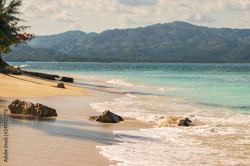 Fototapeta Naklejka Na Ścianę i Meble -  Beautiful sandy beach and crystal clear turquoise sea water in perfect tropical caribbean vacation destination. La Playita beach in Las Galeras, Dominican Republic.