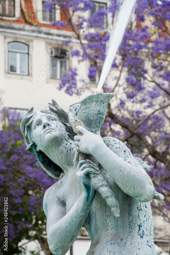 piękna fontanna w Lizbonie, Portugalia #248423862
