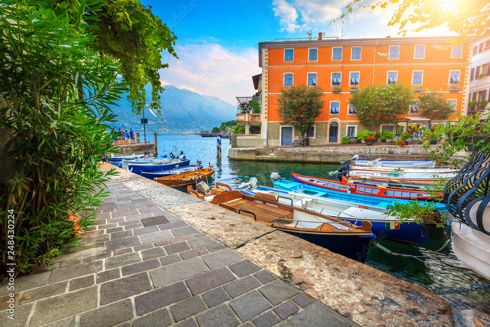 Φωτογραφία Fishing boats in harbor of Limone sul Garda, Lombardy, Italy