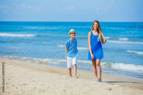 Adorable kids boy ana girl walking on the beach. © Max Topchii