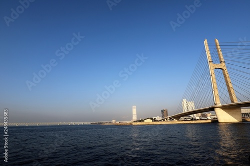 大阪湾に架かる橋 © narautsu