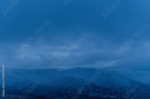 Fototapeta Naklejka Na Ścianę i Meble -  zimowa panorama bieszczady 