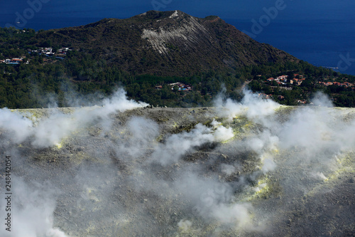 Vulcano, Hauptkrater, Blick nach Vulcanello, Liparische Inseln, Sizilien, Italien, < english> Vulcano, Eolic Islands, Sicily, Italy