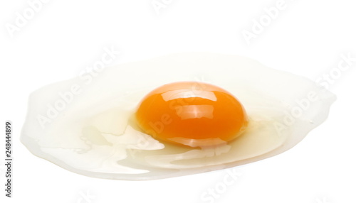 Foto yolk egg isolated on white background