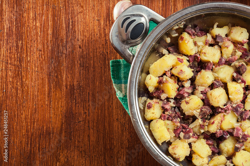 Valokuva Corned beef hash in a frying pan