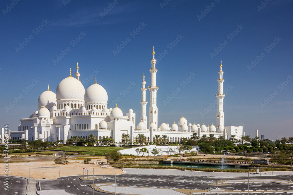 Sheikh Zayed Grand Mosque architecture, United Arab Emirates, Abu Dhabi.