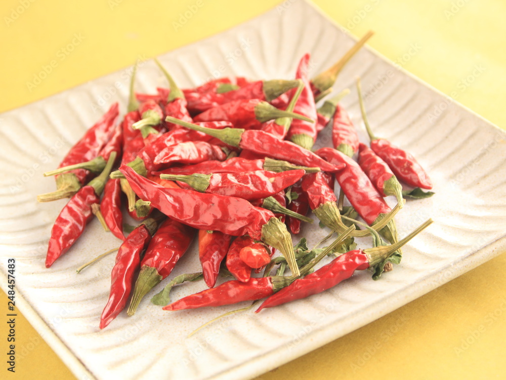 Japanese hot chili peppers called Takanotsume, hawk craw (Japan) 和食用の鷹の爪(トウガラシ)(日本) Japanese hot chili peppers called Takanotsume, hawk craw (Japan) 和食用の鷹の爪(トウガラシ)(日本)
