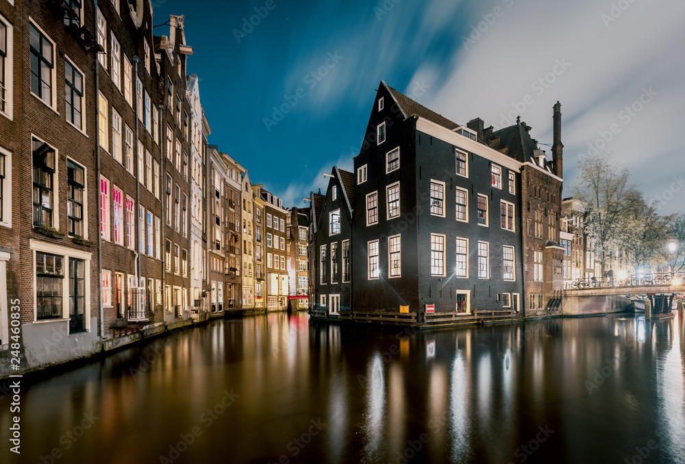 Obraz premium Amsterdam, canals and buildings at dusk