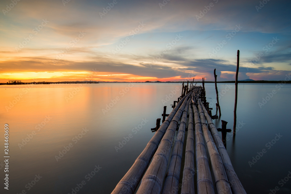 Fototapeta premium Bamboo bridge in the sea the twilight