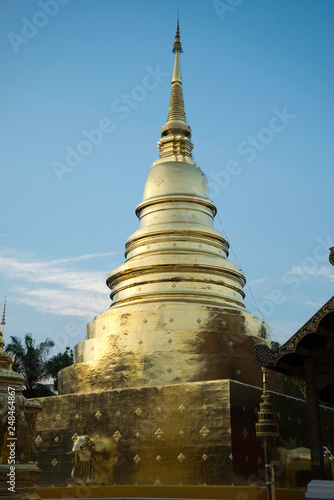 Chedi doré à la feuille d'or Wat prha singh Chiang maï