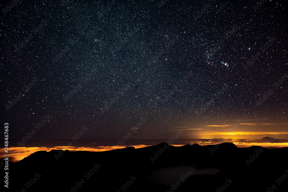 Fototapeta premium Sterne bei Nacht in den Bergen