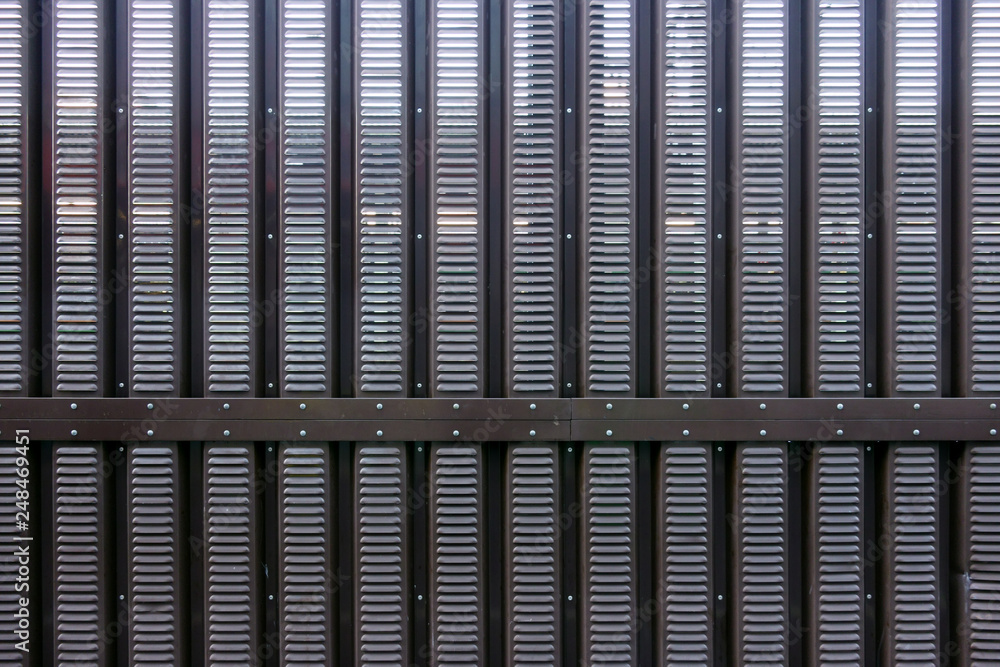 茶色いアルミフェンス