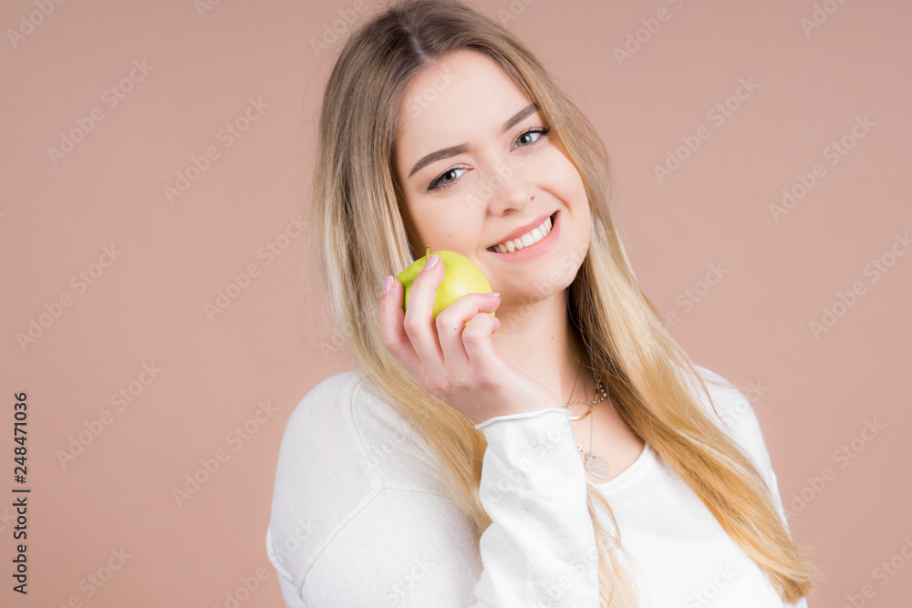girl with an apple