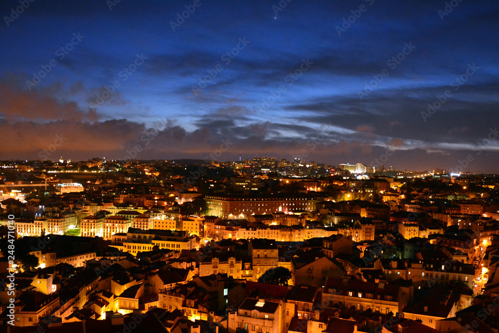 panorama Lizbony nocą, Portugalia