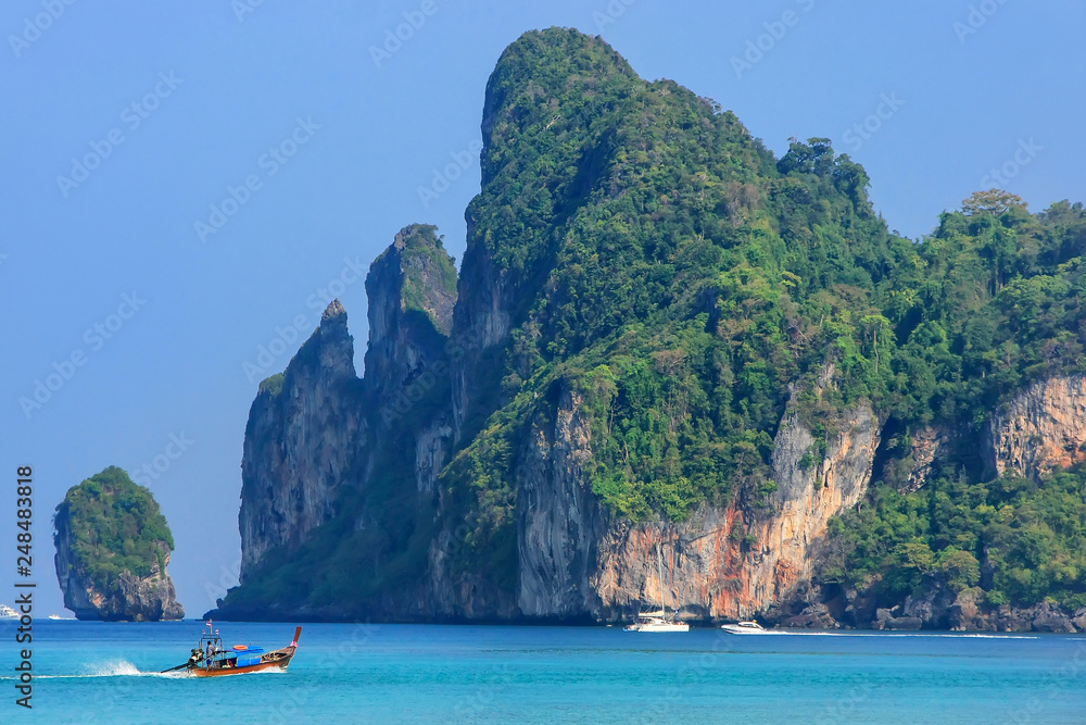 Naklejka premium Ao Loh Dalum bay on Phi Phi Don Island, Krabi Province, Thailand