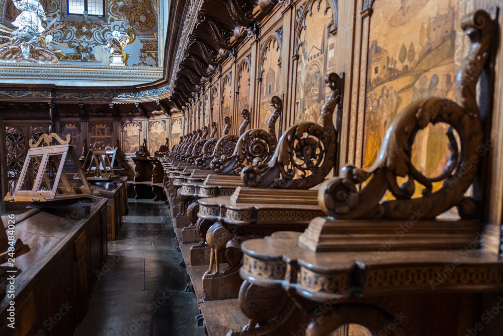 Φωτογραφία The inlaid wood chorus of the church of Certosa di Padula, Italy