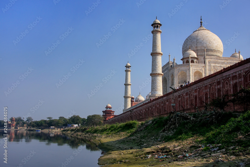 Φωτογραφία View of Taj Mahal from Yamuna river, Agra, Uttar Pradesh, India