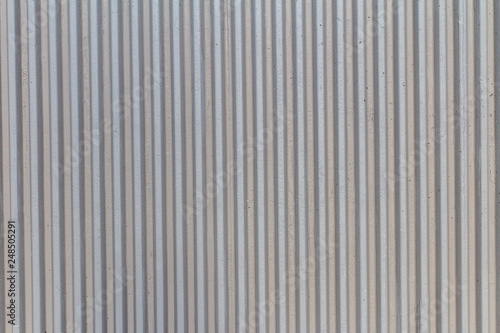mur en béton gris avec motif en surface