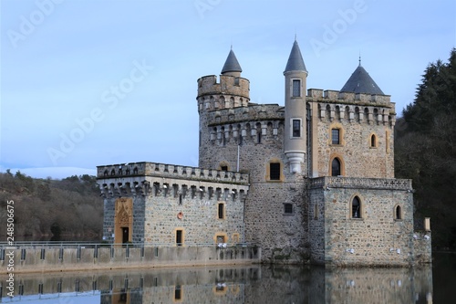 CHATEAU DE LA ROCHE SUR LA LOIRE - SAINT PRIEST LA ROCHE - ROANNAIS - LOIRE - FRANCE