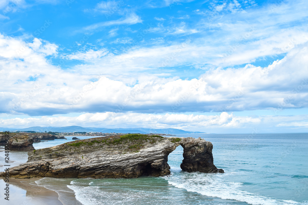 Fototapeta premium Natural rock arches on Cathedrals beach