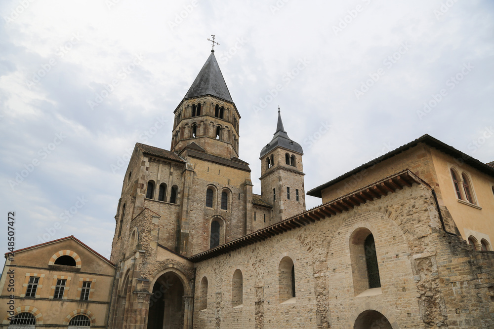 Burgund, Frankreich: Glocken- und Uhrenturm der Abteikirche von Cluny