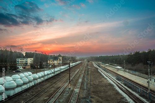 Zachód słońca przy torach kolejowych, Małogoszcz