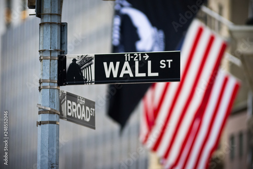 Wall street sign with American flag in the Financial District of Lower Manhattan © Damien