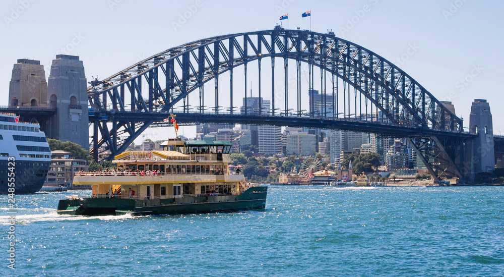 Obraz premium Sydney harbor Bridge and ferry