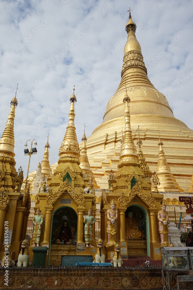 Naklejka premium Pagode Schwedagon Yangoon Myanmar