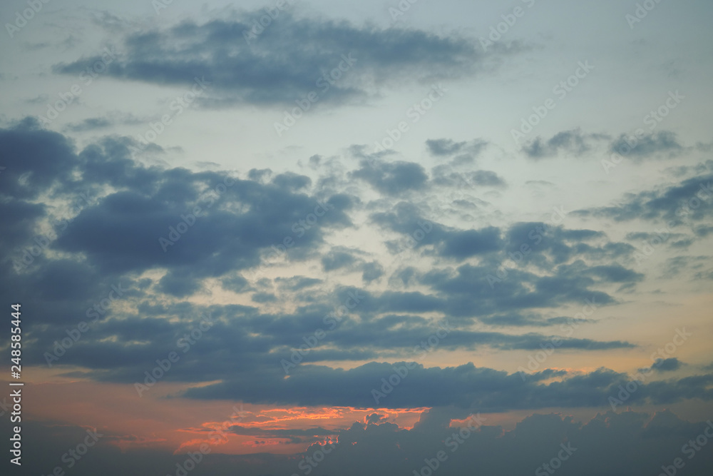 Obraz premium dark cloud above dusk sky