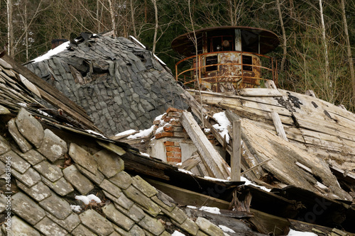Wallpaper Mural In the Altlayer slate mine, where history is deeply inscribed in the slate, you come across remnants of a once thriving mining industry at every turn. It is almost as if the old  Torontodigital.ca