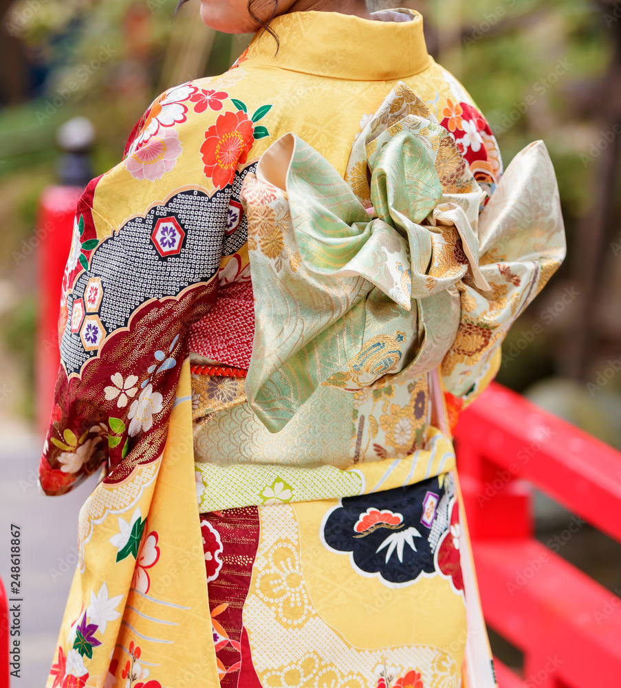 Naklejka premium 着物の女性
