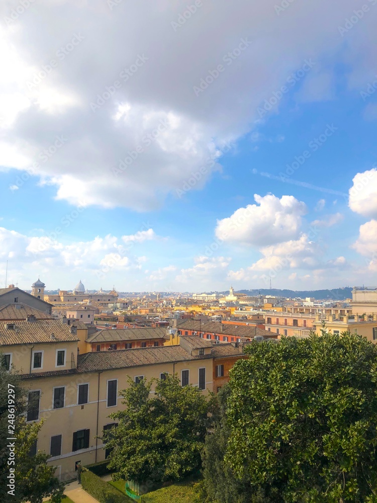 Skyline romano conv ista del Vaticano e di Montecitorio, Roma, Italia