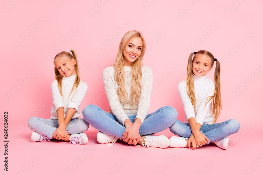 Portrait of nice-looking cute attractive charming cheerful cheery kind people mom mum spending free time isolated over pink pastel background Portrait of nice-looking cute attractive charming cheerful cheery kind people mom mum spending free time isolated over pink pastel background