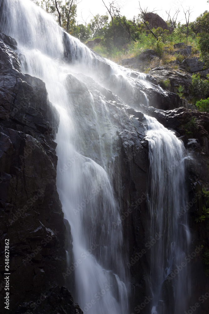 schöner, kleiner Wasserfall schöner, kleiner Wasserfall