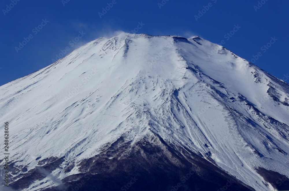 冬の富士山、雪煙、1月の富士山、山中湖、快晴富士、冬富士