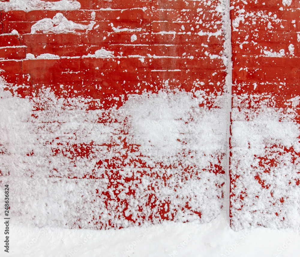 Naklejka premium Snow on a red brick wall as background