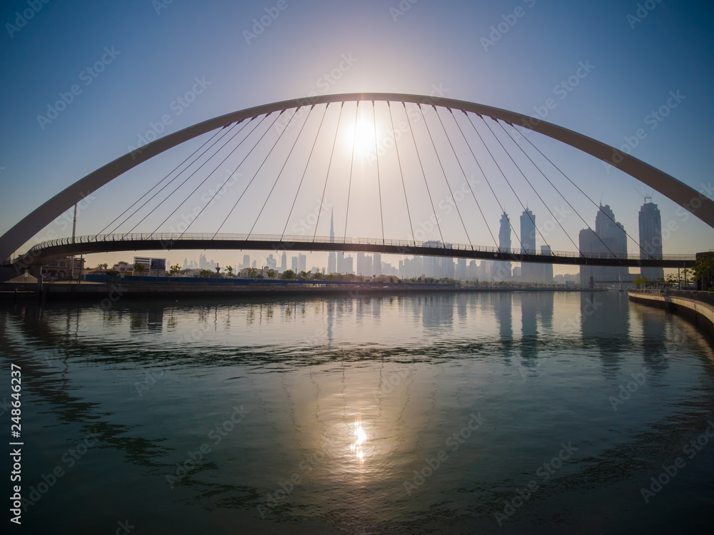 Obraz premium Panorama of the city early in the morning at dawn with a bridge over the city channel Dubai Greek.